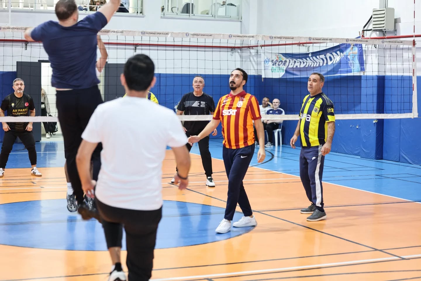 SULTANGAZİ’DE DOSTLUK MAÇI