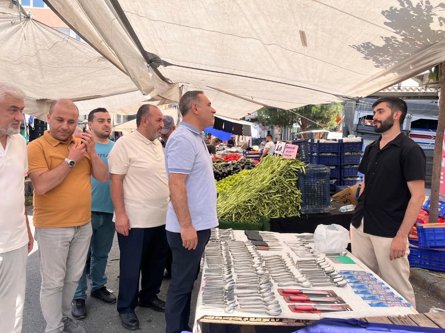 CUMHURİYET MAHALLESİ’NDE ESNAFLA GÖNÜL GÖNÜLE