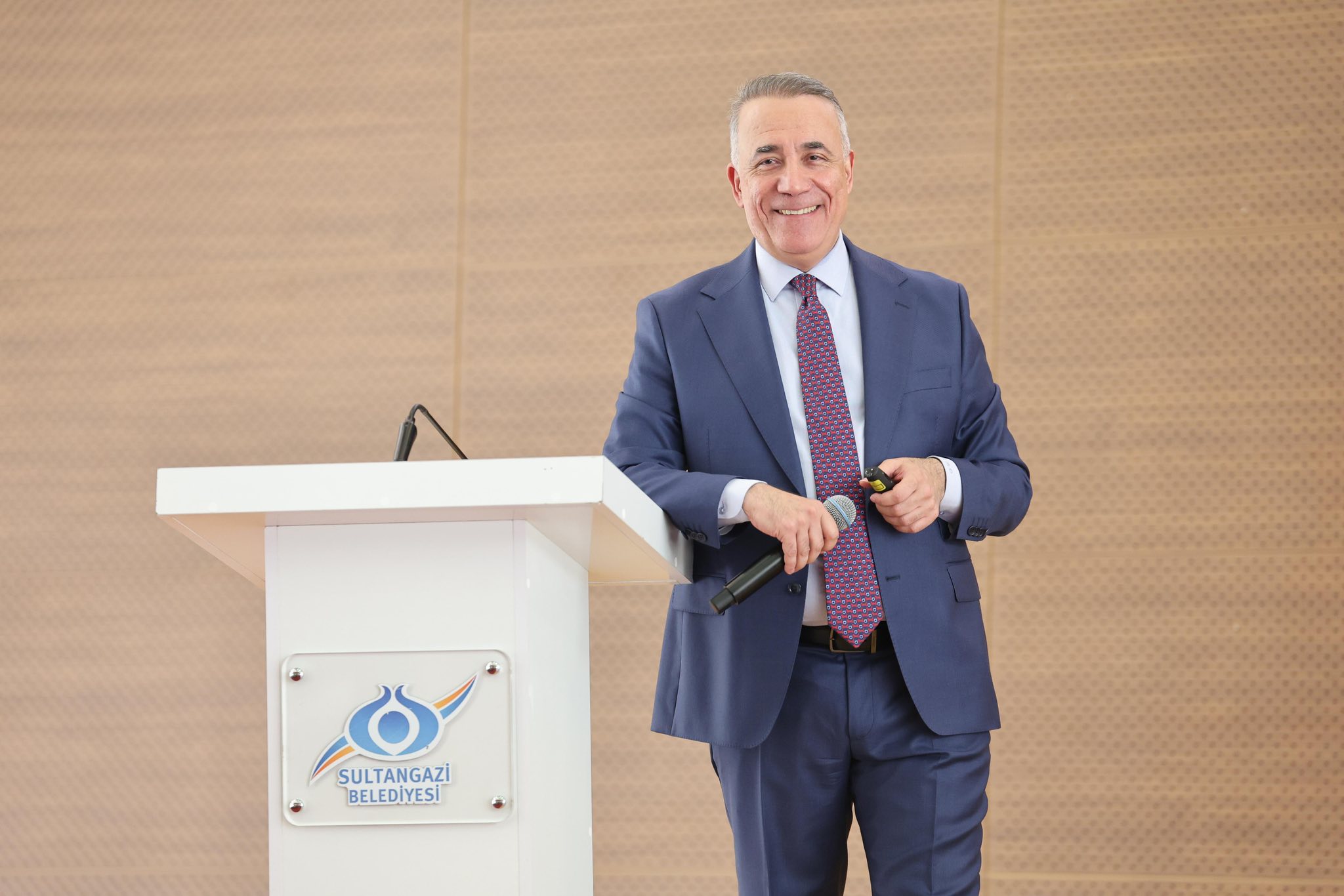 SULTANGAZİ BELEDİYESİ HİZMETE DOYMUYOR