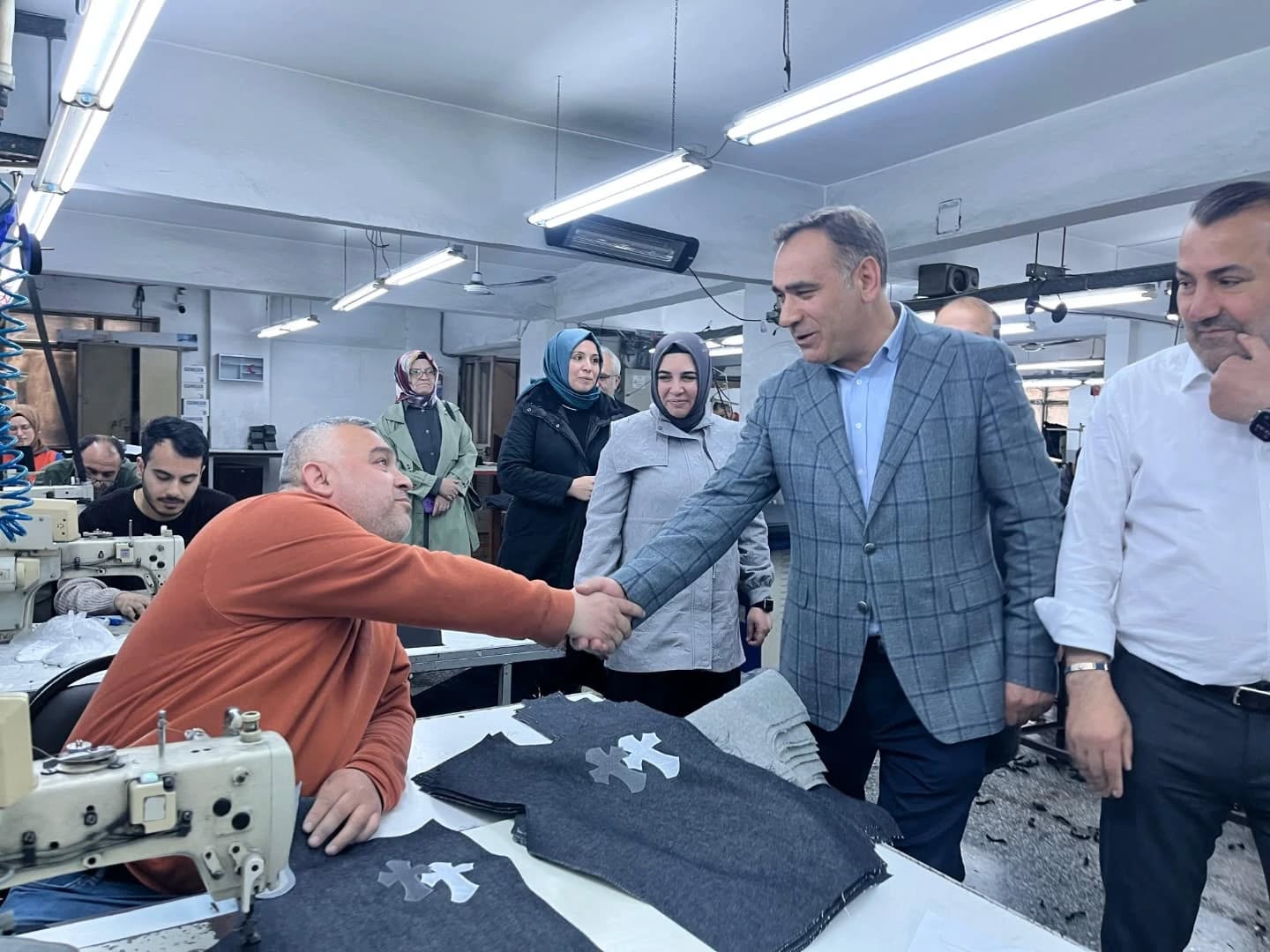 EMEKÇİ KARDEŞLERİMİZLEYİZ