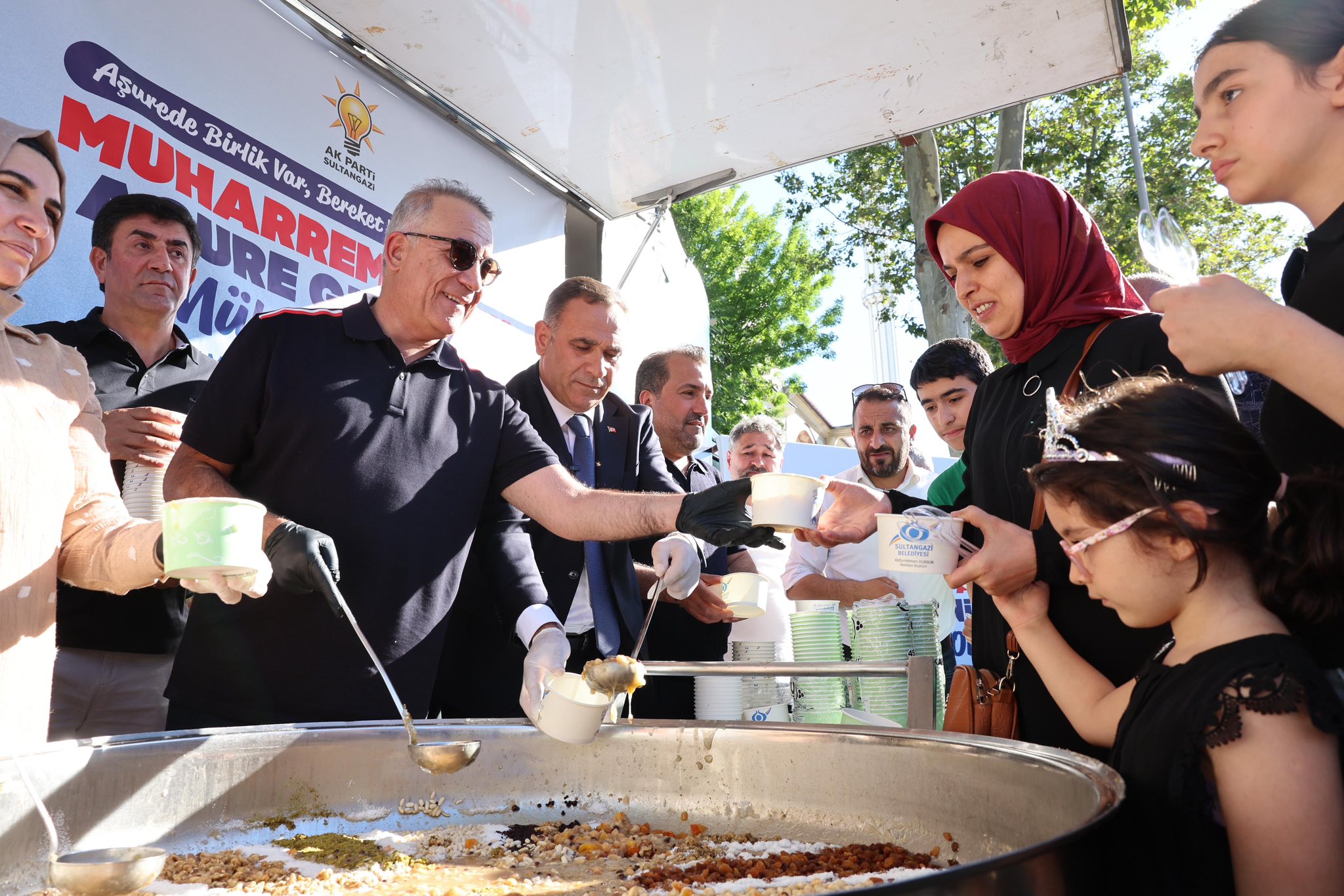 SULTANGAZİ'DE AŞURE BEREKETİ