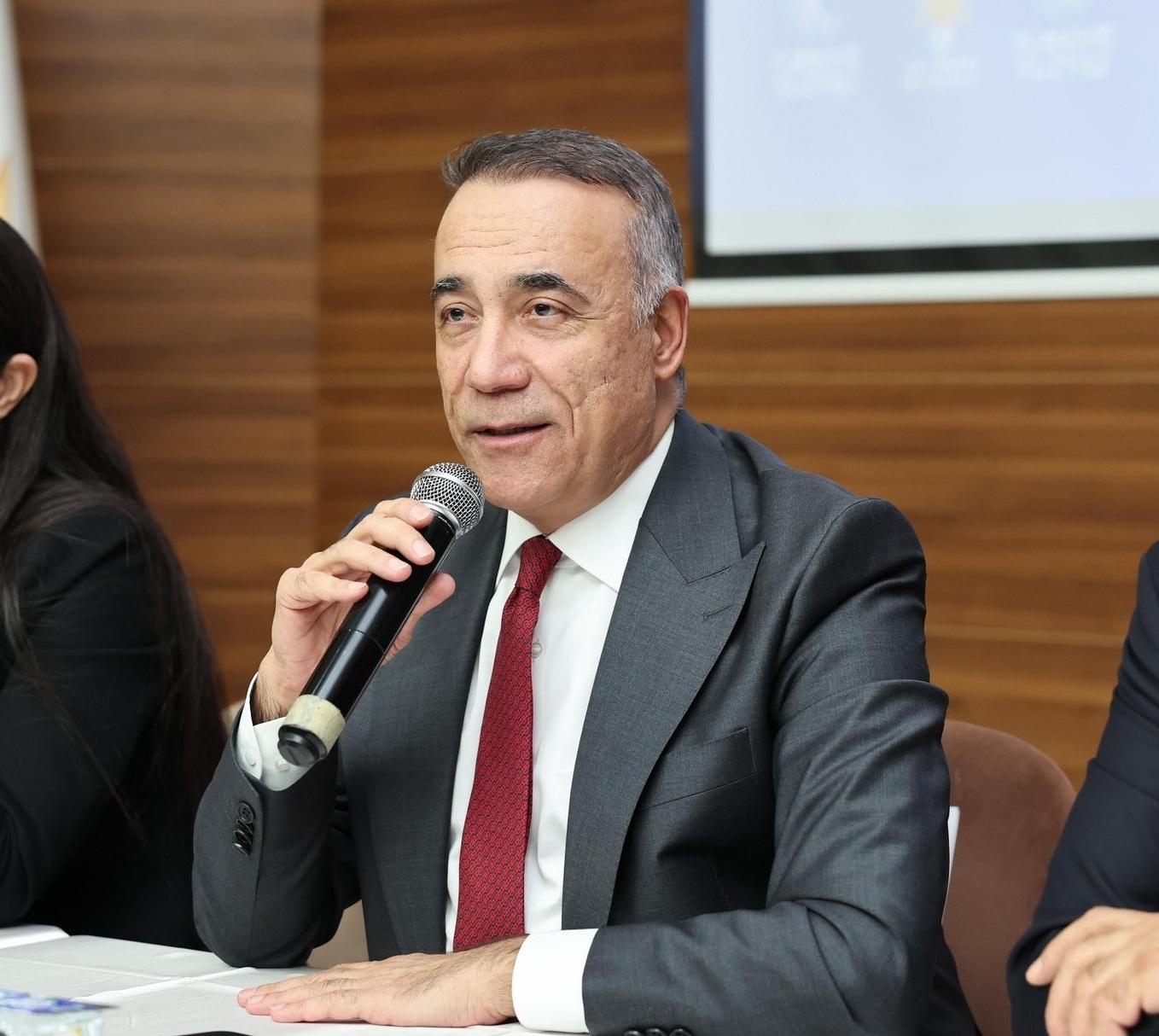 GÜÇLÜ BİR GELECEĞE YÜRÜYORUZ